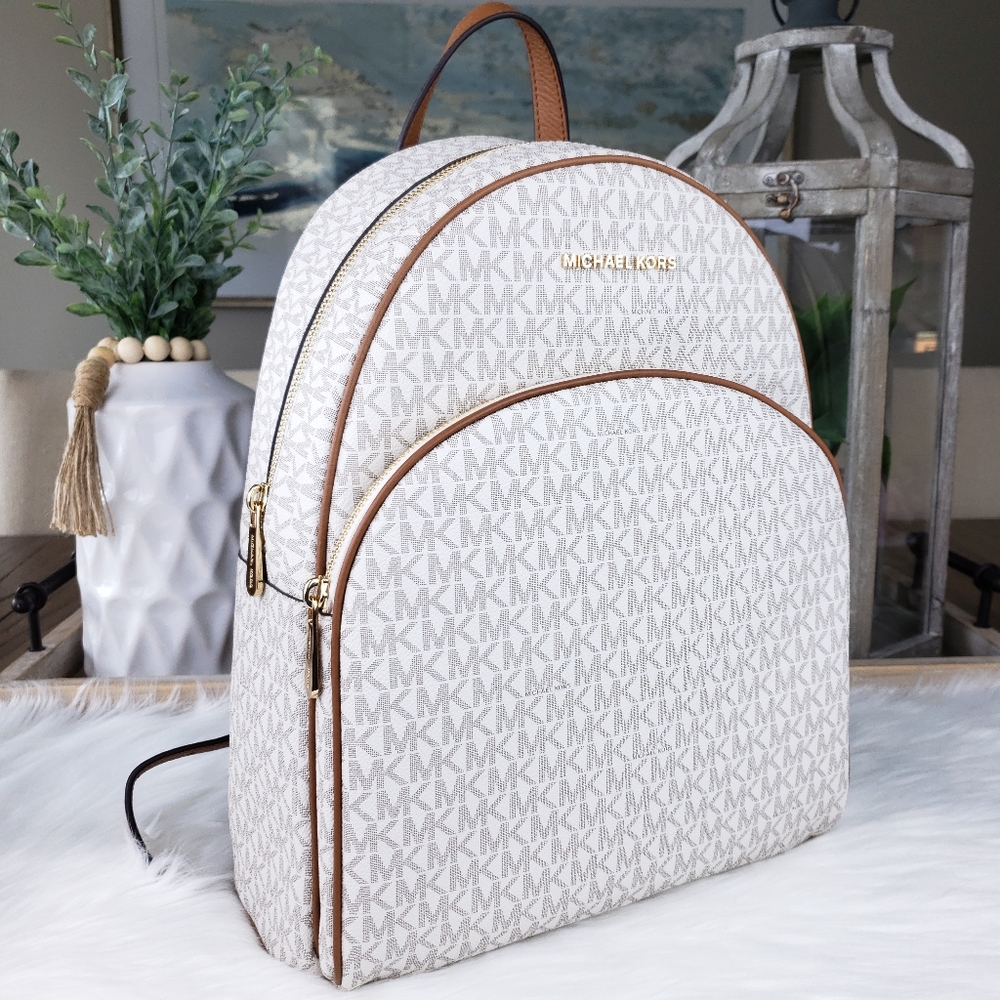 🌺NWT Michael Kors LG Abbey backpack bag Vanilla - Picture 2 of 8